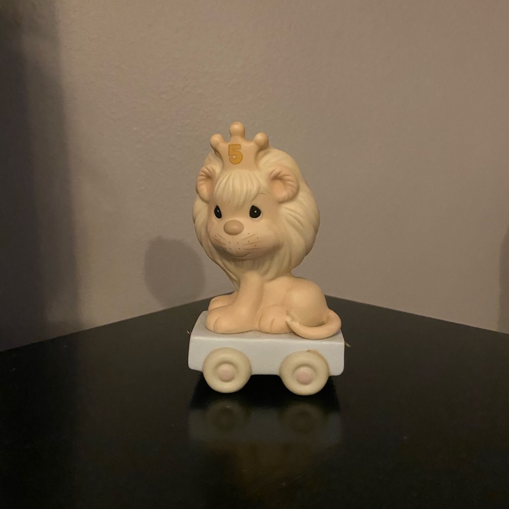 Precious Moments Train “5” Cream and White Lion Figurine